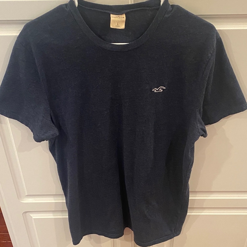 Hollister Men's Dark Blue Short Sleeve Tee
